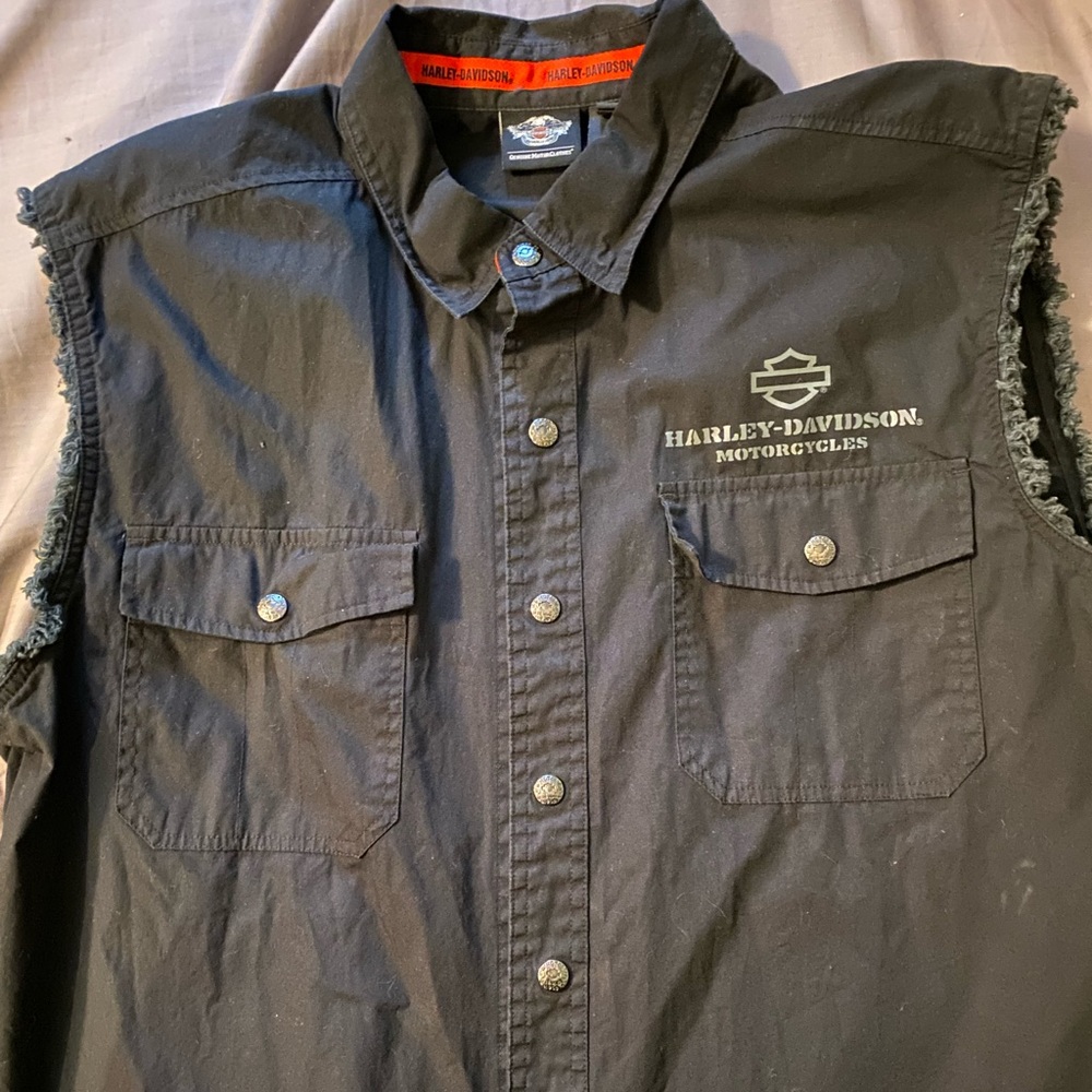 Harley Davidson button down vest. Size 2XL.
